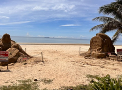 ลมหนาวพาซื้อทรัพย์ดีมีคุณค่า  ขายที่ดินริมหาดสะพลีทรายขาวน้ำใสคราม สวยงามวิวทะเลธรรมชาติสุดสุด ปะทิวใกล้หาดสวยทุ่งวัวแล่น  