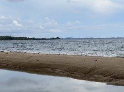 ทรัพย์น่าลงทุนซื้อเก็บได้กำไรไม่มีขาดทุน ขายที่ดินริมหาดสะพลีทรายขาวน้ำใสคราม สวยงามวิวทะเลธรรมชาติสุดสุด ปะทิวใกล้หาดสวยทุ่งวัวแล่น  