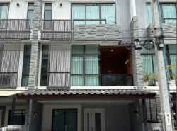 ขายทาวน์โฮม 3 ชั้น  plex residence kaset-nawamin ซอยแจ่มจันทร์ ใกล้โรงเรียนเลิศหล้า