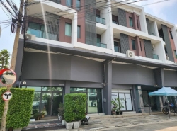 PN1085 ให้เช่าโฮมออฟฟิต 1 คูหา 3.5 ชั้น B-Avenue อยู่ติดถนนวัชรพล สุขาภิบาล5