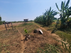 คลอง 9 บ้านพร้อมที่ดิน 5 ไร่  ถมแล้วบรรยากาศธรรมชาติมีสวนและบ่อเลี้ยงปลาเงียบสงบธรรมชาติดี