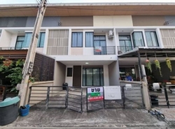 Townhome - 4 BR 1590000 THAI BAHT ใกล้กับ - โลตัส บ่อวิน - เมกาโฮม บ่อวิน - รร.ระพีวิทยา - รร.มารีวิทย์ บ่อวิน - รพ.ปิยะเวชช์ บ่อวิน - นิคมอุตสาหกรรมบ่อวิน และนิคมใกล้เคียง ทำเลดี - เคาน์เตอร์ครัวบิ้วอิน - ชุดผ้าม่าน - เครื่องทำน้ำอุ่น - แอร์ และชุดเฟอร์ฯห้องนอนหลัก - เฟอร์ฯและโต๊ะอาหารห้องชั้นล่าง - เคาท์เตอร์ครัว ตู้เย็น เครื่องซักผ้า ใหม่แกะกล่อง - ต่อเติมครัวหลังบ้าน  - หน้าบ้านโปร่งโล่ง - ปั๊มน้ำและถังสำรองน้ำ - บ้านใหม่ ต่อเต