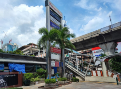 ขายพื้นที่สำนักงาน อาคารพญาไทพลาซ่า ติดสถานีรถไฟฟ้า BTS พญาไท บิวท์อินครบ พื้นที่รวม 297 ตรม.