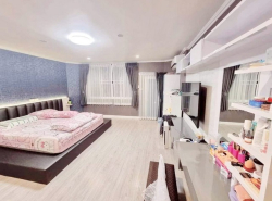 ทาวน์โฮม Townhome for rent,sell 4 bedrooms ห้วยขวาง Huaikhwang