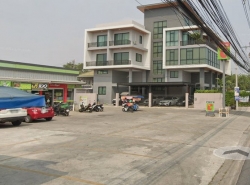 ขายที่ดิน สิ่งปลูกสร้าง (บางส่วน) เนื้อที่ 339 ตร.ว. เหมาะสำหรับใช้ทำเป็น Apartment, Condominium และอยู่ใกล้ชุมชน