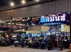 เซ้ง ร้านติดมันส์ สาขาบางแสน ย่านหาดวอนนภา ติดมหาลัยบูรพา เปิดมา 4 ปีกว่า เป็นที่รู้จักย่านนี้ มีฐานลูกค้า