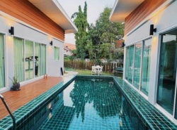 Pool villa ทำเลดีมาก  ขาเข้าเมือง ตรงข้าม แมคโครแม่เหียะ  ใช้เวลาเดินทางไปสนามบินเพียง 10 นาที