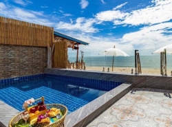 ขายพูลวิลล่าติดทะเลชะอำ 65 ตารางวา เพียง 8 นาทีถึงหัวหิน (Beachfront Pool Villa for Sale in Cha-Am)