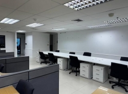 PO782 ให้เช่า พื้นที่ออฟฟิศ อาคาร A Tower รัชดาภิเษก 18 office พื้นที่ใช้สอย 300 ตร.ม พร้อมเฟอร์นิเจอร์  ใกล้ MRT สถานี ห้วยขวาง -สุทธิสาร