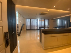  Penthouse Unit for Rent at The Four Wings Residence, near ARL Hua Mak